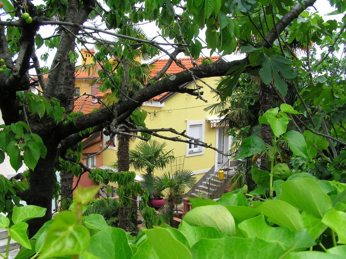 Bougainvilla Apartment *